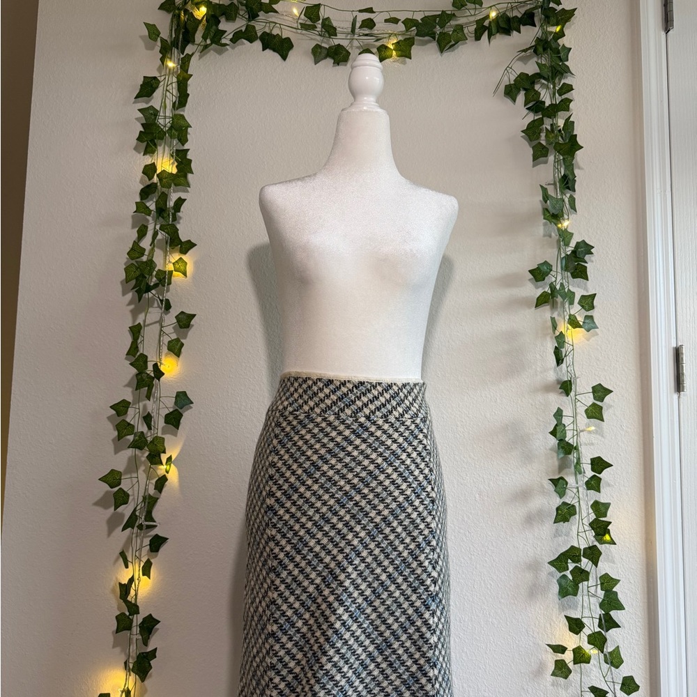Ann Taylor Plaid Pencil Skirt - Picture 4 of 10